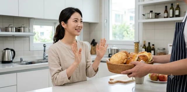 올바른 장 건강을 위해 무서운 장 누수 증후군 원인 식품을 완벽하게 배제하는 모습 빵을 쳐다보며 치명적인 장 누수 증후군 원인 요소를 단호하게 차단하고 거절하는 모습