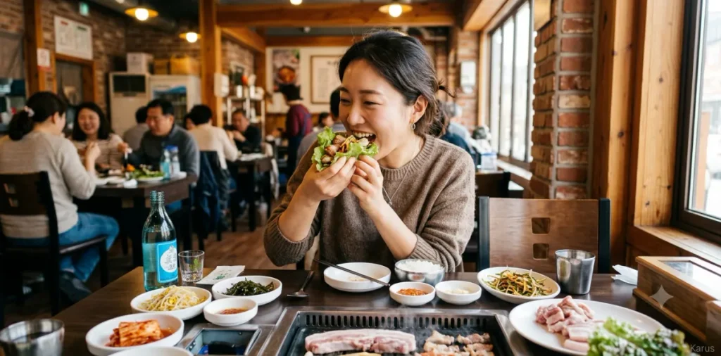 점심 메뉴로 쌈밥을 즐긴 후 상추 졸린 이유 현상으로 인해 나른해져 하품하는 모습